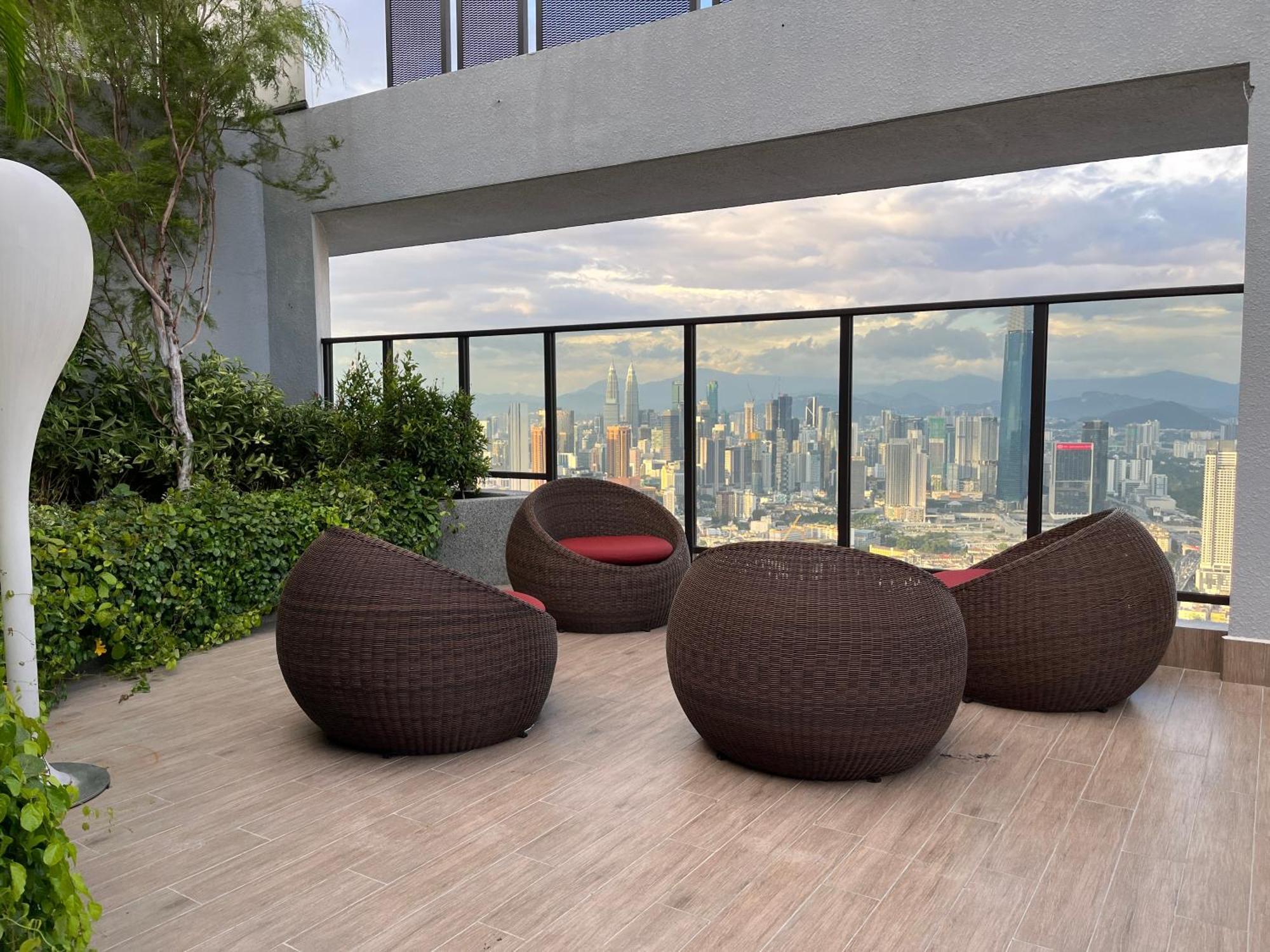 Nj At Trion, Kl * Kuala Lumpur